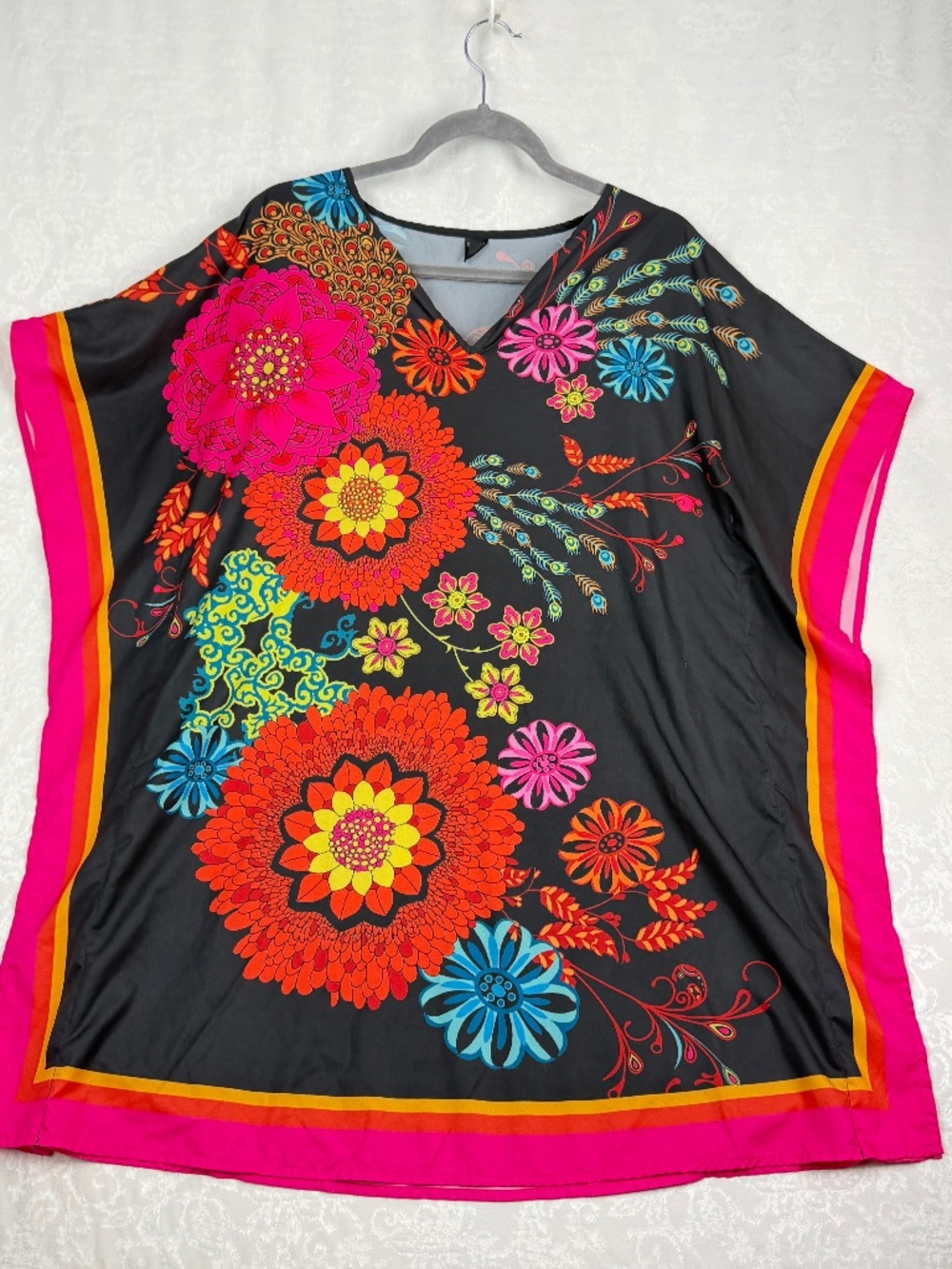 Beautiful SHEIN women’s floral print blouse in Large Tall. This eye-catching top